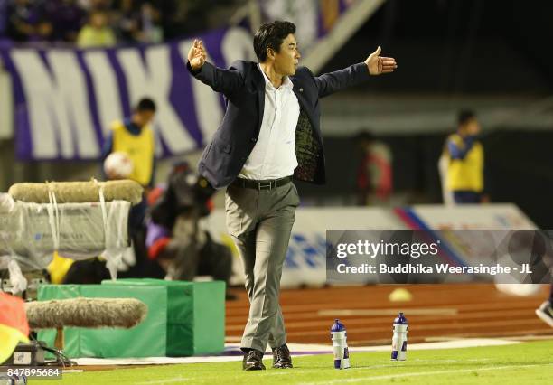 Head coach Yoon Jung Hwan of Cerezo Osaka gestures during the J.League J1 match between Sanfrecce Hiroshima and Cerezo Osaka at Edion Stadium...