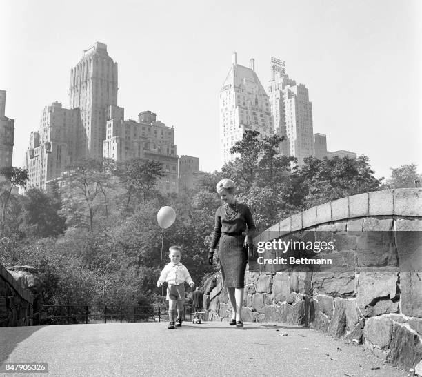 The birthday party is over and Shirley Jones and her son Shaun Cassidy trek homeward through Central Park. The towering skyscrapers of Manhattan rise...