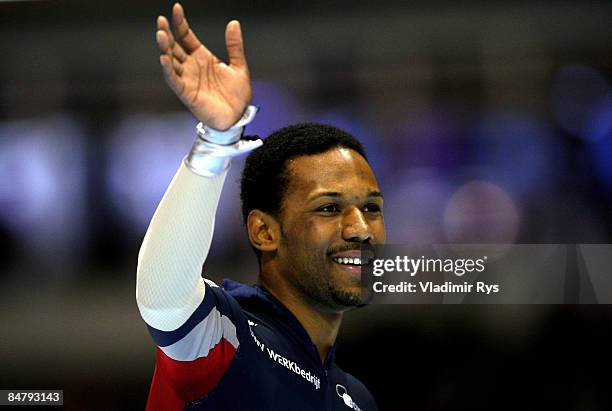 Shani Davis of the U.S.A. Celebrates after winning over 1500m during the Essent ISU speed skating World Cup at the Thialf Stadium on February 14,...