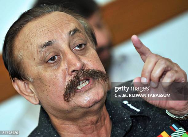 Pakistani province Sindh capital Police Chief Waseem Ahmed addresses a press conference in Karachi on February 14, 2009. Karachi police arrested...