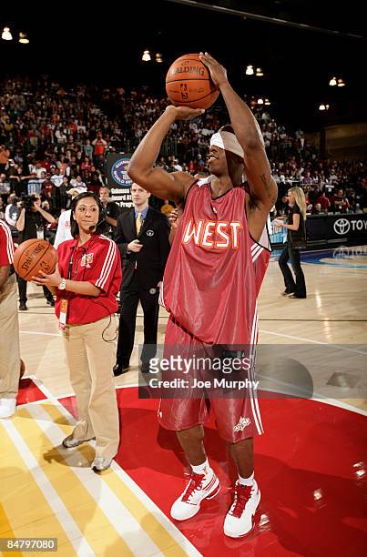 Chauncey Billups of the West All-Star ties the Guinness World Record for the most free throw attempts made blind folded during the West All-Stars...