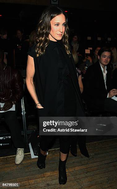 Actress Sarah Jessica Parker attends the Alexander Wang Fall 2009 fashion show during Mercedes-Benz Fashion Week at Roseland Ballroom on February 14,...