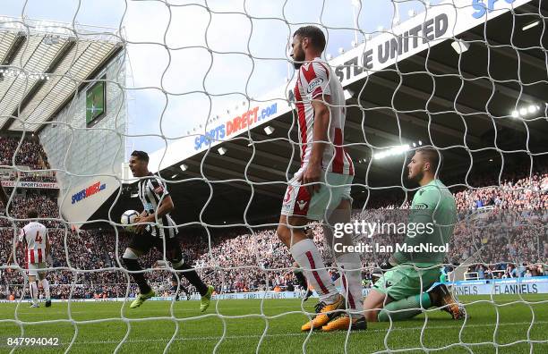 Ayoze Perez of Newcastle United celebrates after his team score their winning goal during the Premier League match between Newcastle United and Stoke...