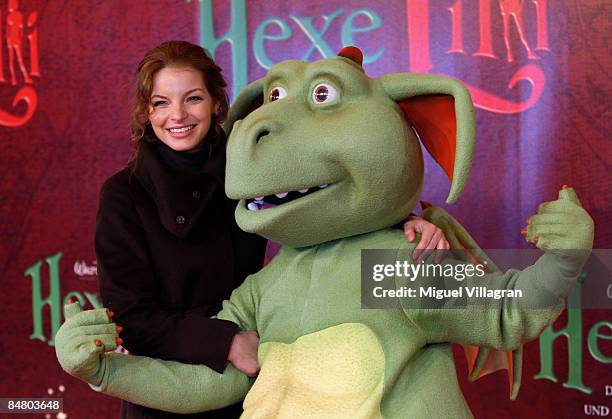 Yvonne Catterfeld poses for the media with Hector the dragon during the premiere of the movie 'Lilli The Witch - The Dragon And The Magical Book' on...