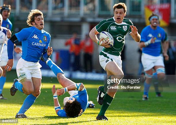 Ireland winger Tommy Bowe runs through the Italian defence to score the first Ireland try during the RBS 6 Nations game between Italy and Ireland at...