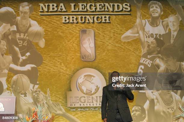 Chris Tucker takes the stage during the NBA Legends Brunch during NBA All Star Weekend on February 15, 2009 in Phoenix, Arizona. NOTE TO USER: User...