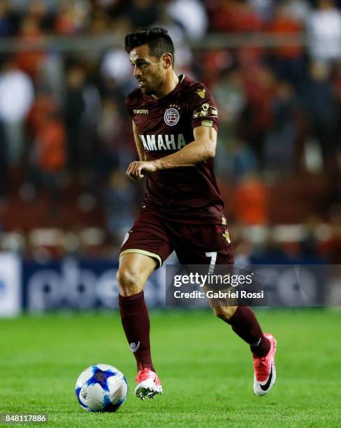 Lautaro Acosta of Lanus drives the ball during a match between Independiente and Lanus as part of the Superliga 2017/18 at Libertadores de America...