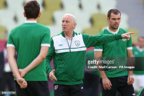 Republic of Ireland's Keith Andrews, manager Giovanni Trapattoni and Darron Gibson during a training session at the PGE Arena, Gdansk, Poland.