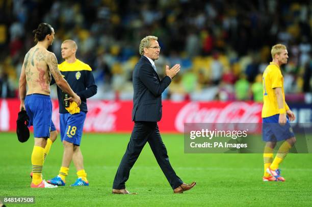 Sweden manager Erik Hamren applauds the fans as his players leave the field dejected after the final whistle