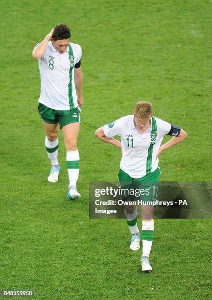 Republic of Ireland's Damien Duff and Keith Andrews look dejected as they walk off at Half Time