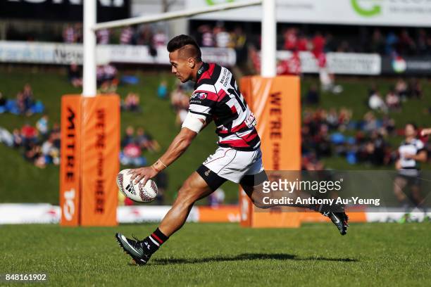 Tim Nanai-Williams of Counties Manukau runs in a try during the round five Mitre 10 Cup match between Counties Manukau and Hawke's Bay at ECOLight...