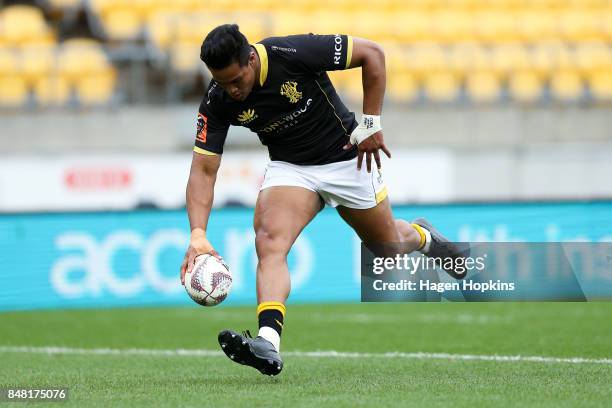 Julian Savea of Wellington scores a try during the round five Mitre 10 Cup match between Wellington and Canterbury at Westpac Stadium on September...