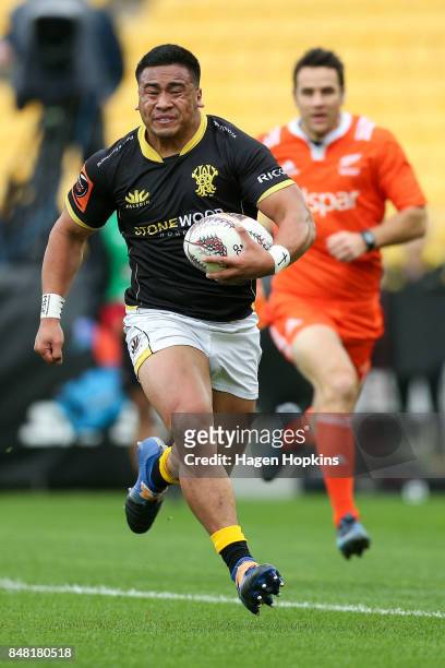 Asafo Aumua of Wellington breaks away for a try during the round five Mitre 10 Cup match between Wellington and Canterbury at Westpac Stadium on...