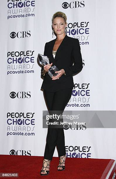 Katherine Heigl poses in the press room for the 35th Annual People's Choice Awards at The Shrine Auditorium on January 7, 2009 in Los Angeles,...