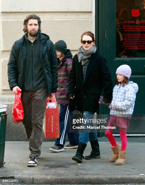 Julianne Moore, Bart Freundlich, Caleb and Liv Freundlich are seen on the streets of Manhattan on February 16, 2009 in New York City.