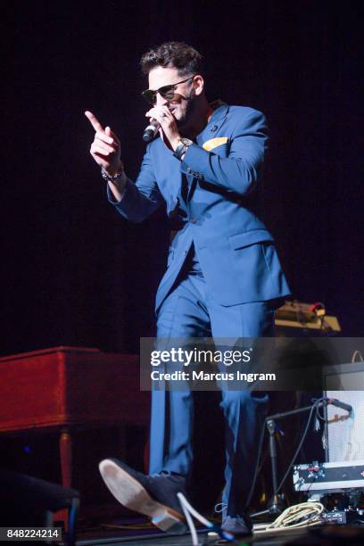 John B Singer Rapper Jon B Photos and Premium High Res Pictures - Getty Images