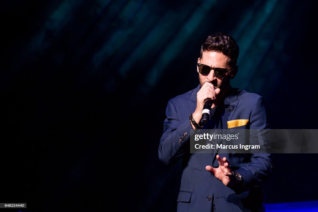 R&B singer Jon B performs onstage during the 'A Night of Classic R&B ...