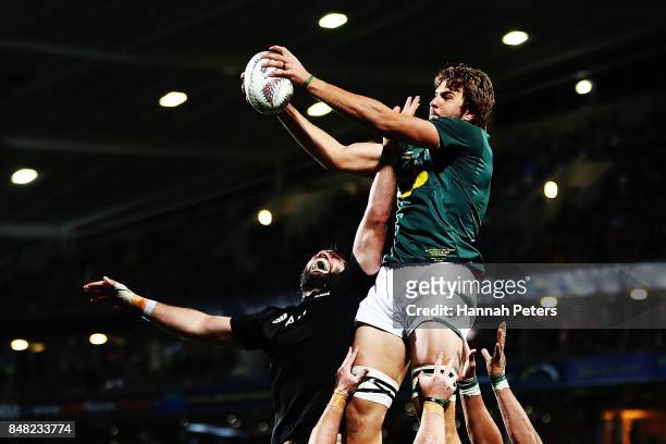 Samuel Whitelock of the All Blacks competes with Lood de Jager of South Africa in the lineout during the Rugby Championship match between the New...
