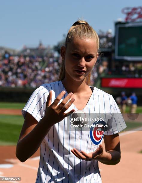 23 Sports Illustrated Swimsuit Models First Pitch St Louis Cardinals Vs ...