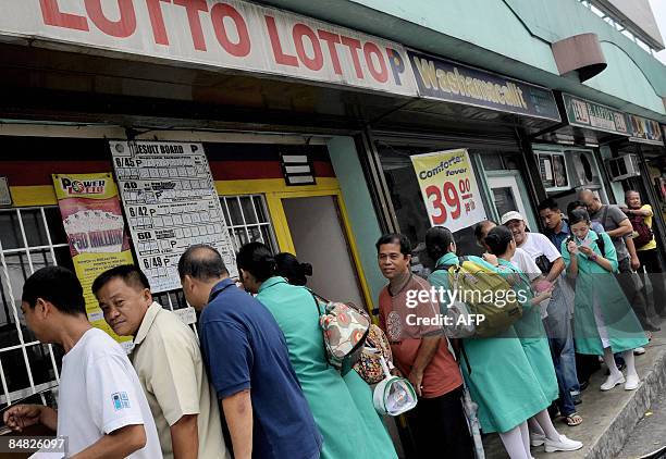 Filipinos queue up to buy lottery tickets promising a jackpot of 206 million pesos in suburban Manila on February 17, 2009. The Philippines'...