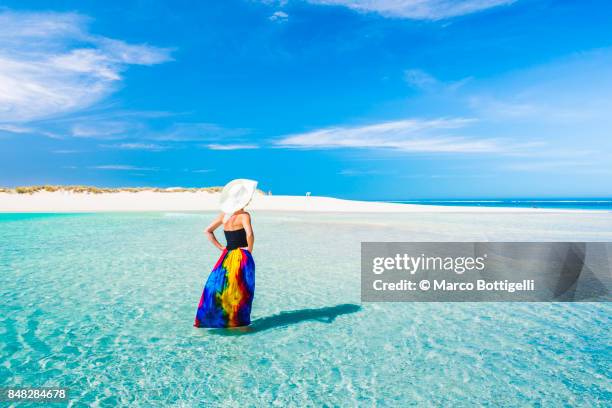 tourist at turquoise bay. exmouth, western australia. - exmouth western australia stock pictures, royalty-free photos & images