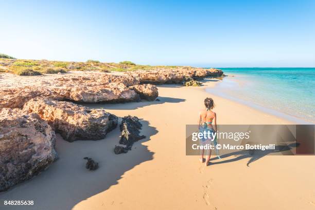 tourist in osprey bay. exmouth, western australia - exmouth western australia stock pictures, royalty-free photos & images