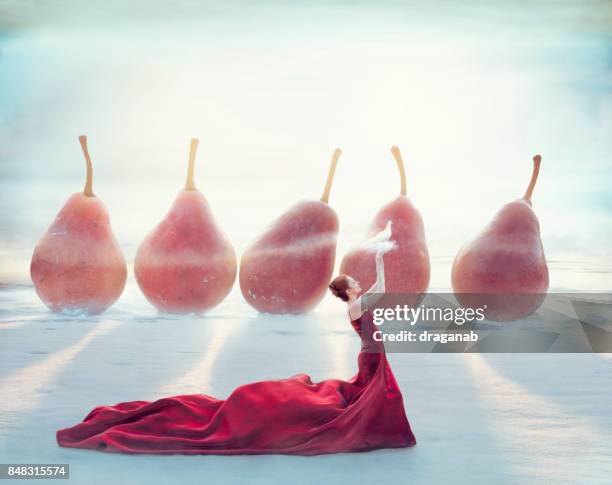 mulher em vermelho - big beautiful women - fotografias e filmes do acervo