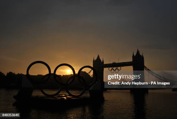 Olympic Rings Sunset 395 London Bridge Olympic Rings Stock Photos, High-Res Pictures, and ...