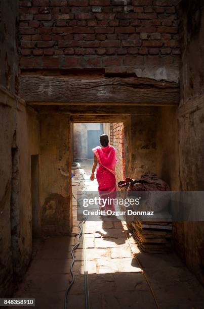 woman in varanasi, india - india sari stock pictures, royalty-free photos & images