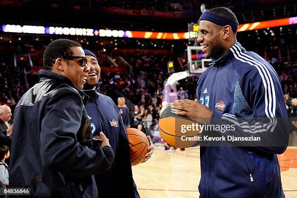 Rapper Jay-Z talks to Mo Williams and LeBron James of the Eastern Conference during the 58th NBA All-Star Game, part of 2009 NBA All-Star Weekend at...