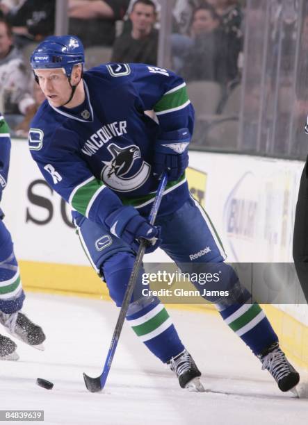 Mats Sundin of the Vancouver Canucks skates against the Dallas Stars on February 13, 2009 at the American Airlines Center in Dallas, Texas.