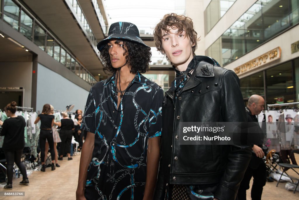 VERSUS - Backstage - LFW September 2017