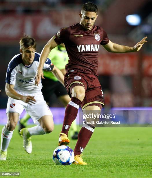 Ivan Marcone of Lanus controls the ball during a match between Independiente and Lanus as part of the Superliga 2017/18 at Libertadores de America...