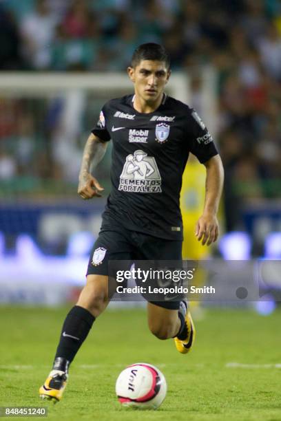 Victor Guzman of Pachuca drives the ball during the 9th round match between Leon and Pachuca as part of the Torneo Apertura 2017 Liga MX at Leon...