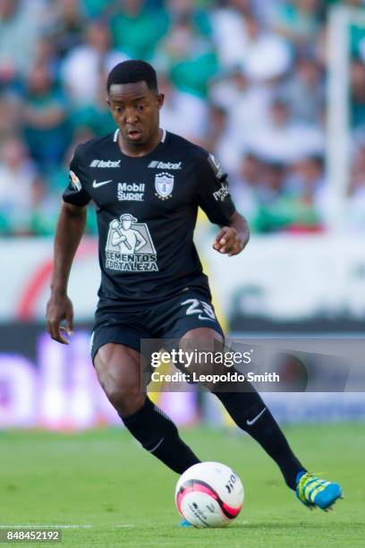 Oscar Murillo of Pachuca drives the ball during the 9th round match between Leon and Pachuca as part of the Torneo Apertura 2017 Liga MX at Leon...