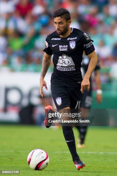 Jorge Hernandez of Pachuca drives the ball during the 9th round match between Leon and Pachuca as part of the Torneo Apertura 2017 Liga MX at Leon...