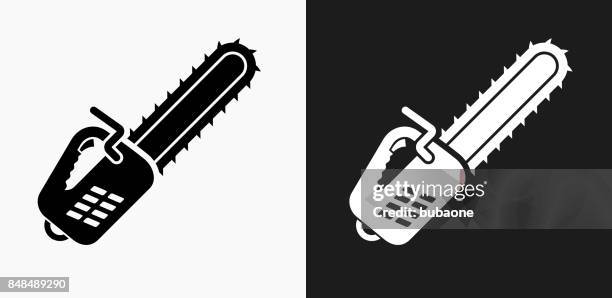 kettensäge-symbol auf schwarz-weiß-vektor-hintergründe - chainsaw stock-grafiken, -clipart, -cartoons und -symbole