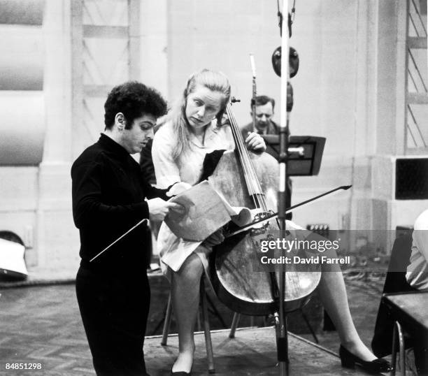 Photo of Jacqueline DU PRE, with Daniel Barenboim