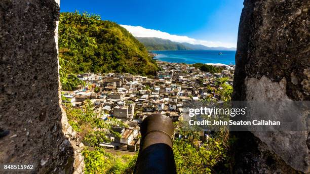 the sultan's fort on anjouan island - mutsamudu stock-fotos und bilder