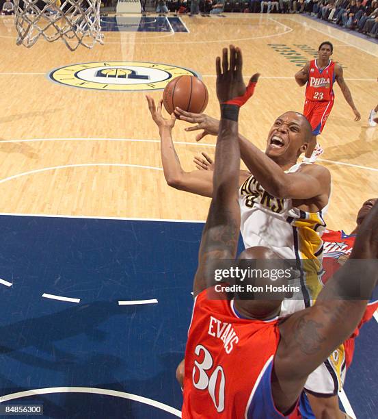 Maceo Baston of the Indiana Pacers battles Reggie Evans of the Philadelphia 76ers at Conseco Fieldhouse on February 17, 2009 in Indianapolis,...