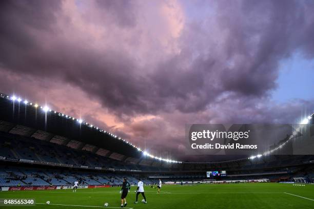 Real Madrid players warm up prior to the La Liga match between Real Sociedad and Real Madrid at Anoeta stadium on September 17, 2017 in San...