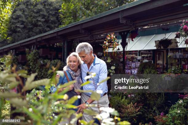 seniors discovering plants at market in downtown paris - downtown shopping stock pictures, royalty-free photos & images