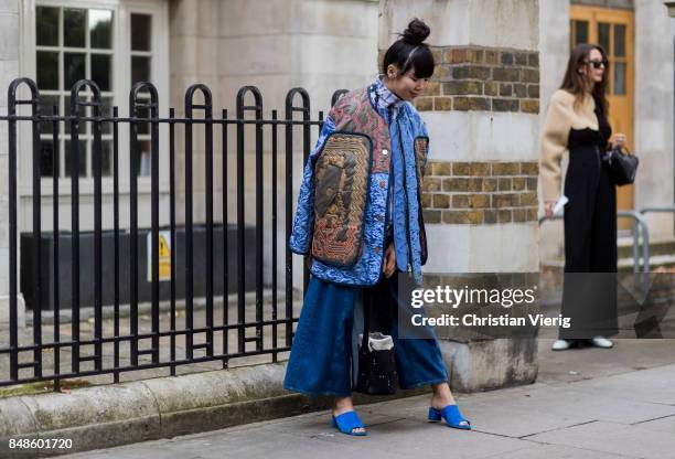 Susie Lau wearing flared cropped denim jeans outside Anya Hindmarch during London Fashion Week September 2017 on September 17, 2017 in London,...