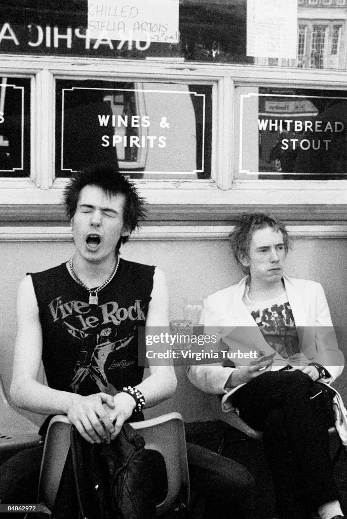 Photo of SEX PISTOLS and Sid VICIOUS and Johnny ROTTEN and John LYDON