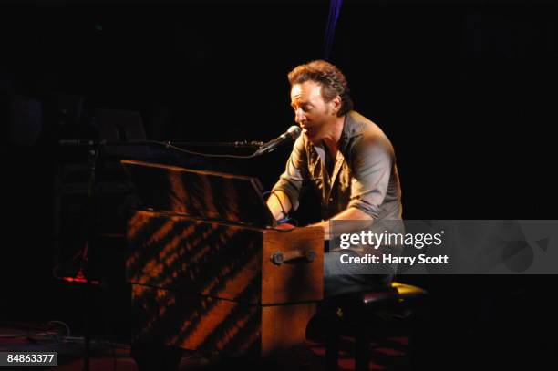 Bruce Springsteen 2005 661 Bruce Springsteen 2005 Stock Photos, High-Res Pictures, and Images ...