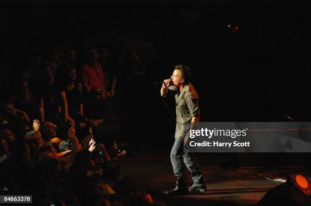 Bruce Springsteen 2005 661 Bruce Springsteen 2005 Stock Photos, High-Res Pictures, and Images ...