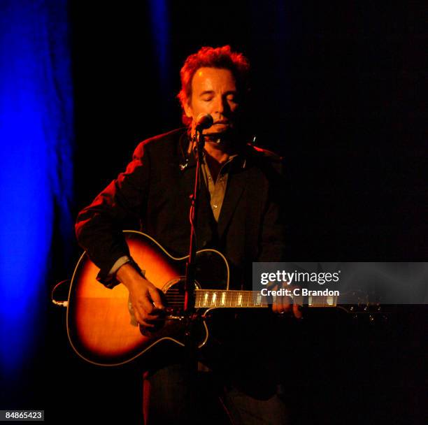Bruce Springsteen 2005 661 Bruce Springsteen 2005 Stock Photos, High-Res Pictures, and Images ...