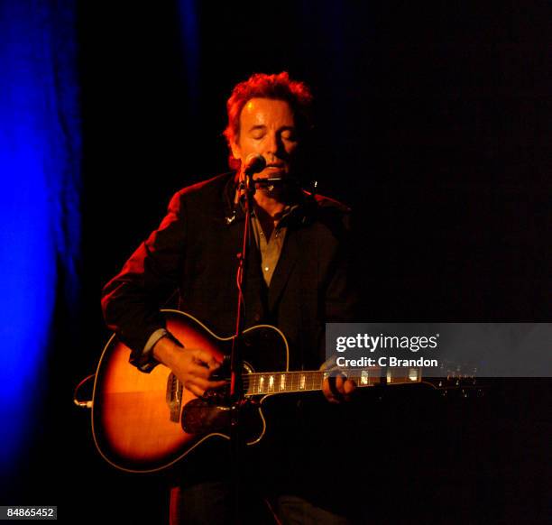 Bruce Springsteen 2005 661 Bruce Springsteen 2005 Stock Photos, High-Res Pictures, and Images ...