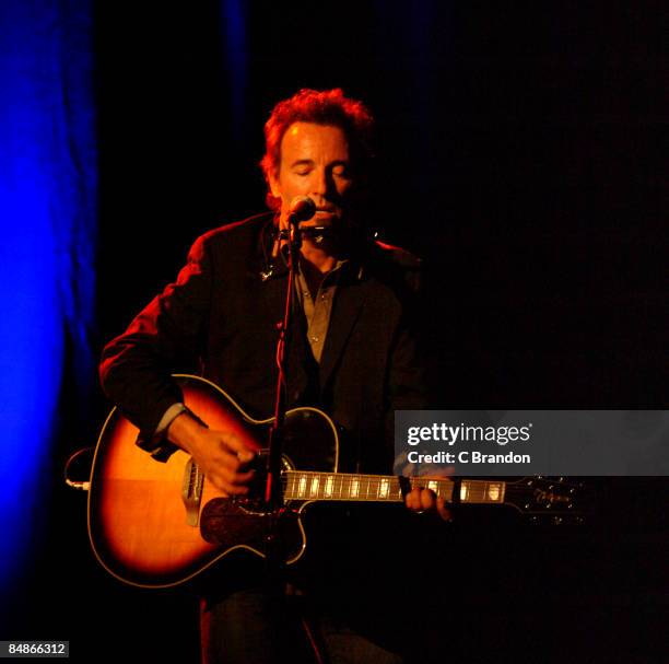 Bruce Springsteen 2005 661 Bruce Springsteen 2005 Stock Photos, High-Res Pictures, and Images ...