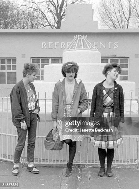 Photo of MARINE GIRLS; at Tooting Bec Lido